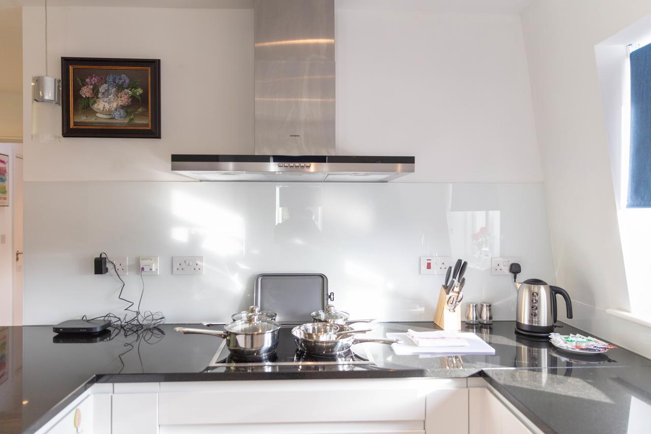 Apartment Penthouse 5 Mins Walk To Centre & Colleges With Terrace & Sleeps 6