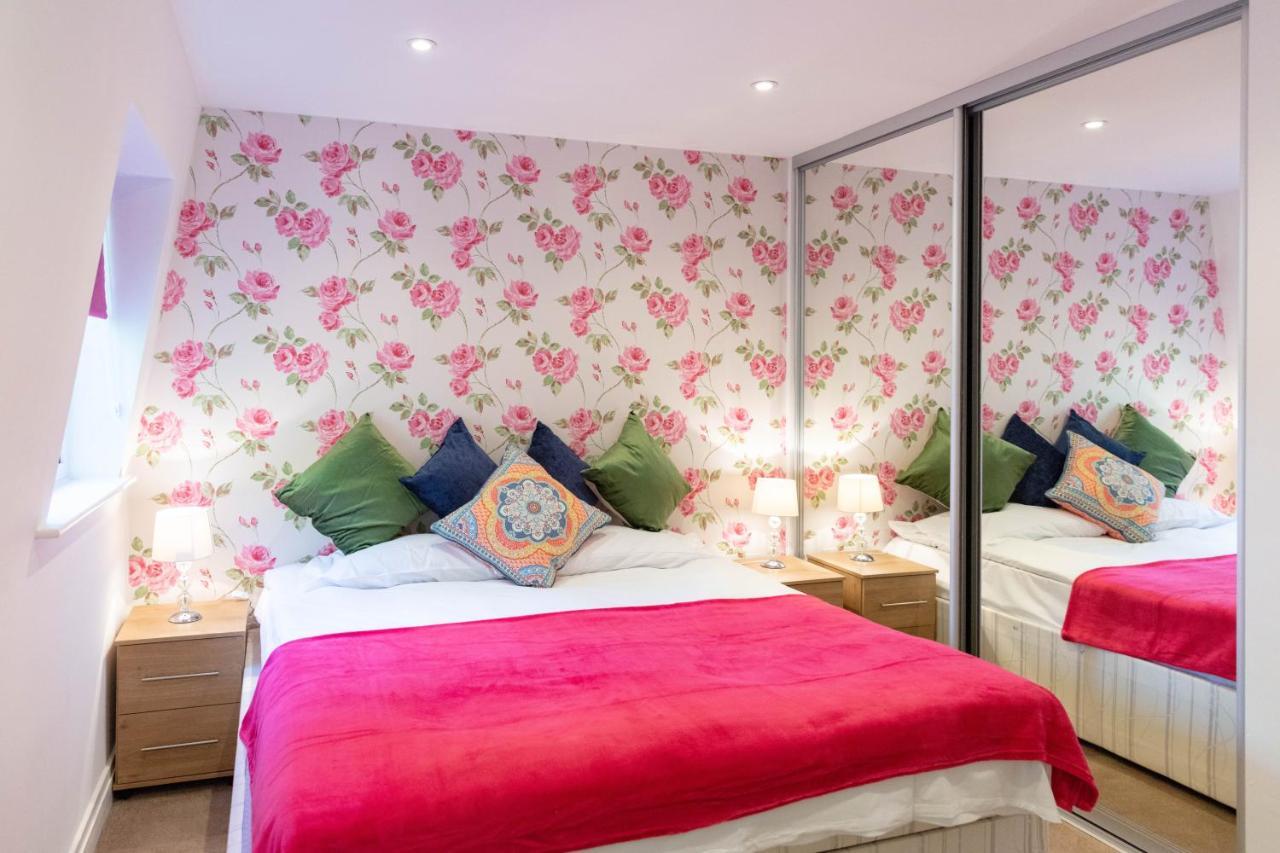 Apartment Penthouse 5 Mins Walk To Centre & Colleges With Terrace & Sleeps 6