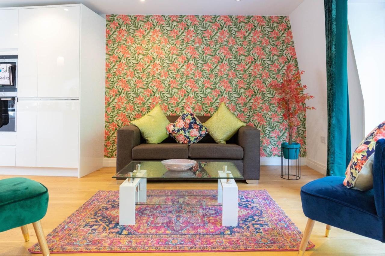 Penthouse 5 Mins Walk To Centre & Colleges With Terrace & Sleeps 6 * Cambridge (Cambridgeshire)