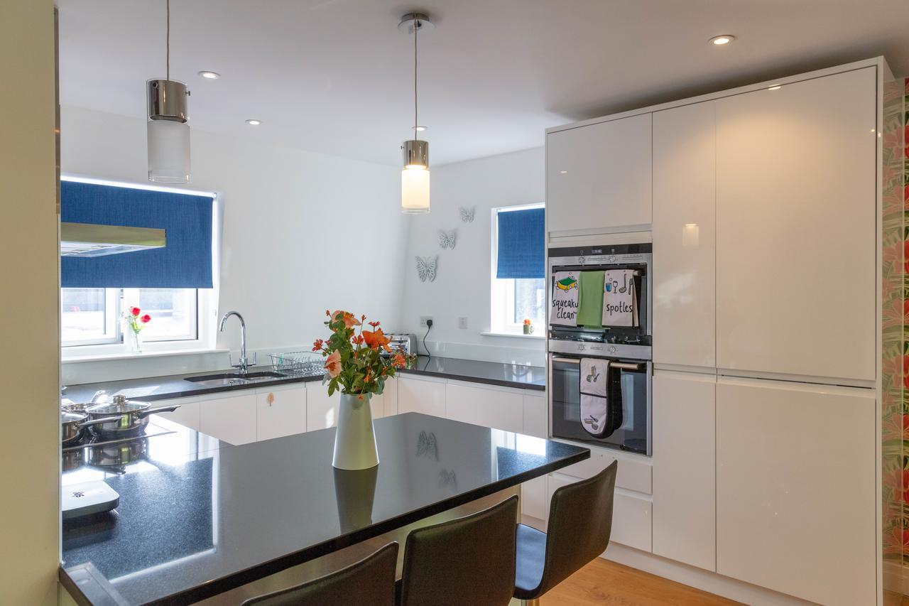 Apartment Penthouse 5 Mins Walk To Centre & Colleges With Terrace & Sleeps 6 *