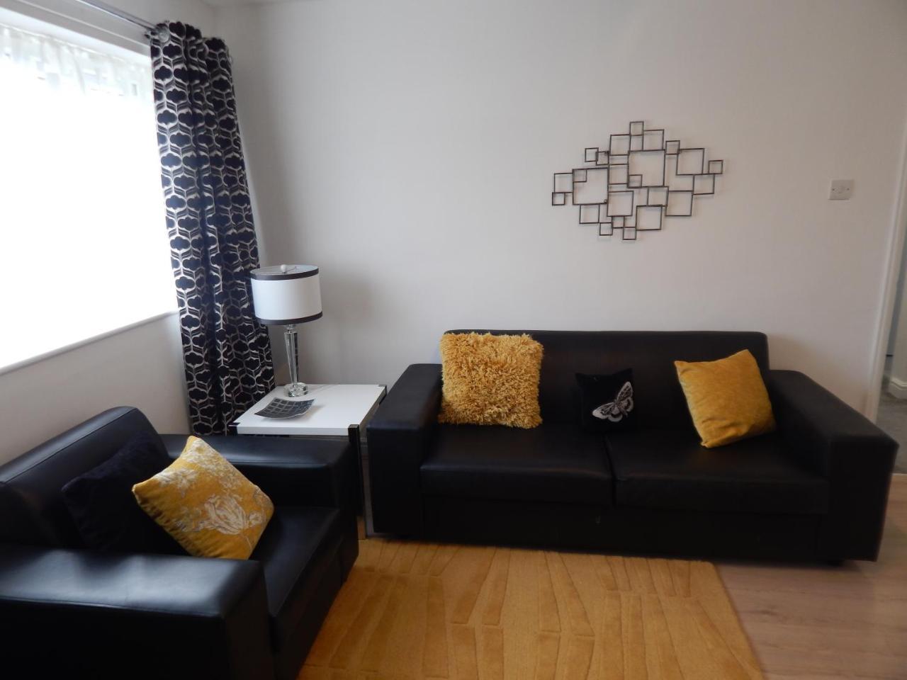 River Court Lets Apartment