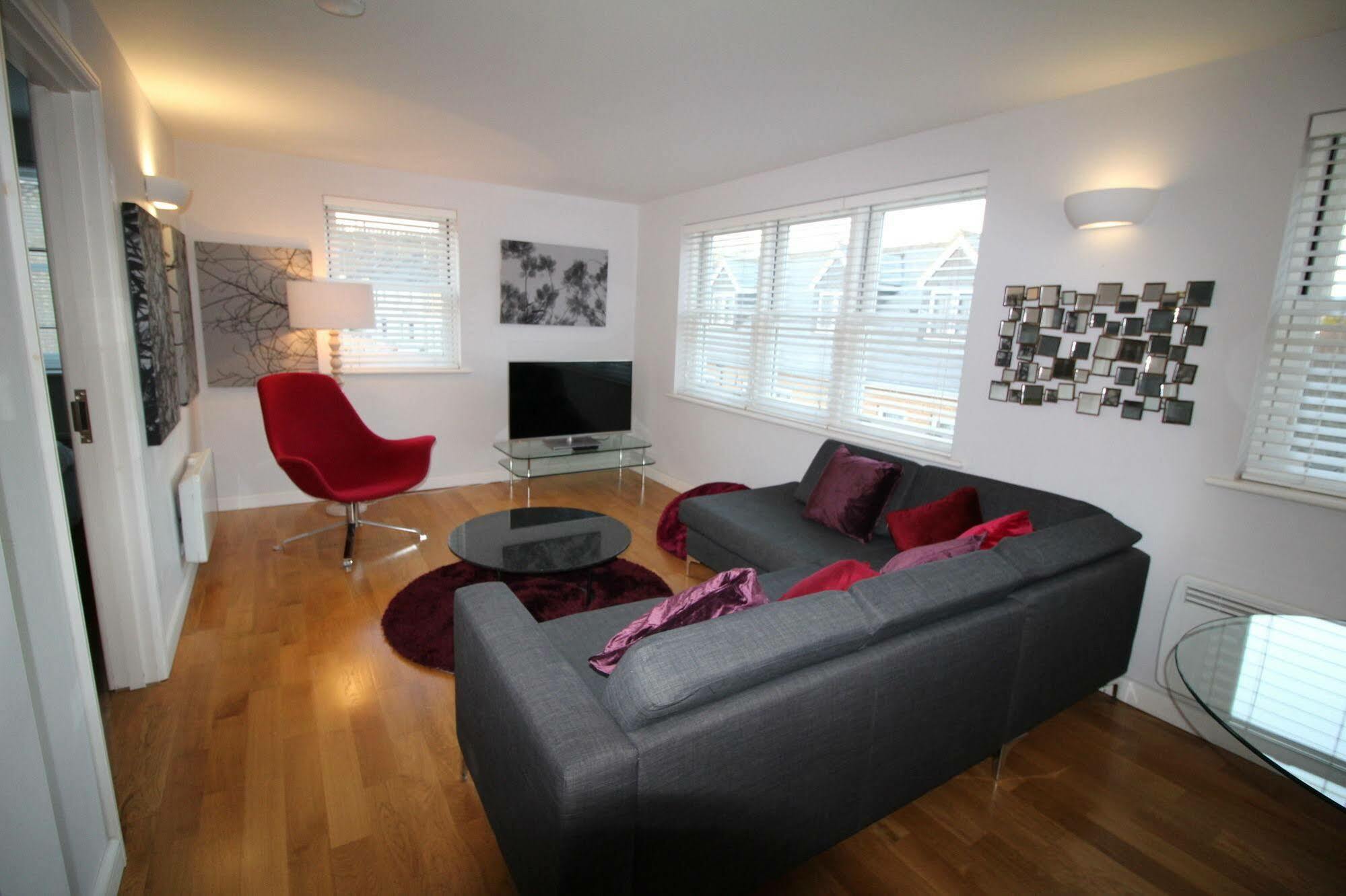 Lux Living - Marino Place Apartment