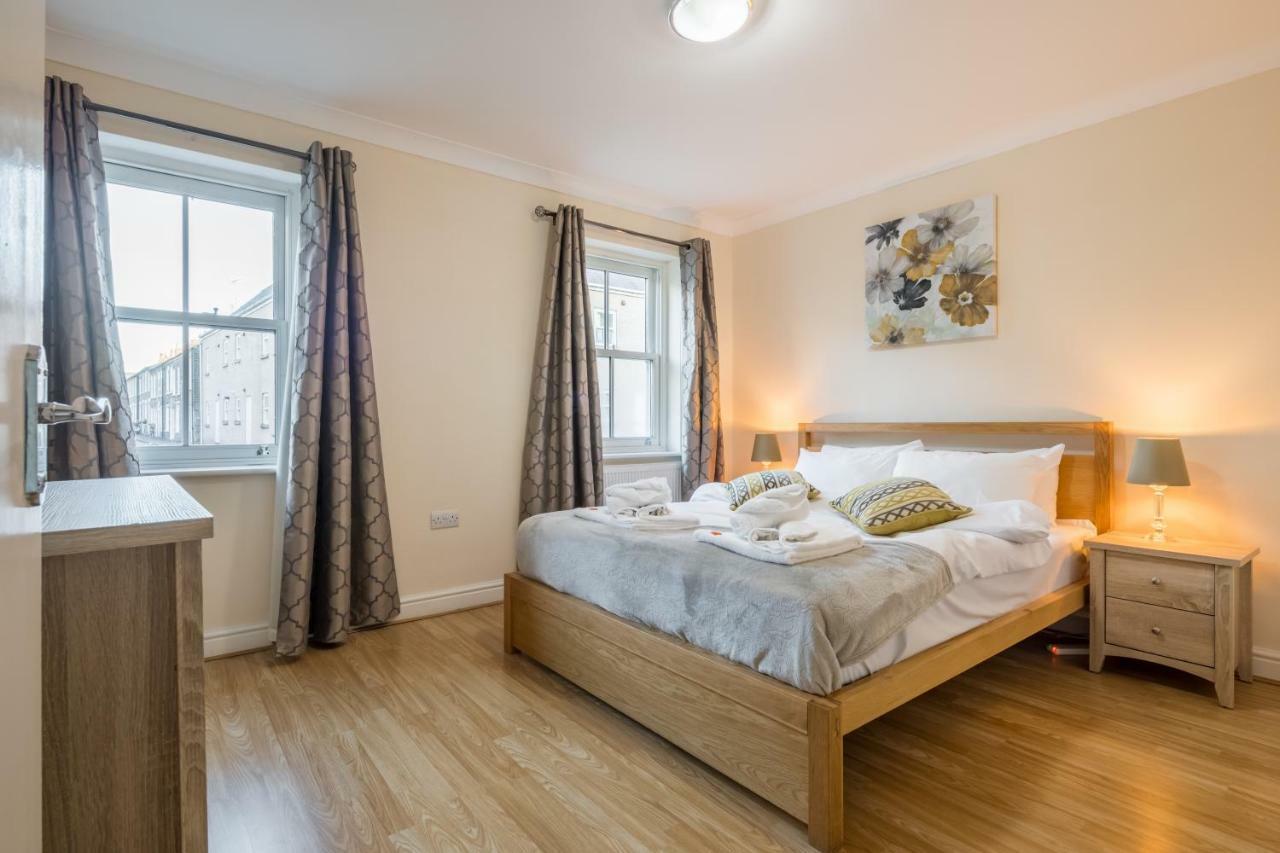 Koala & Tree - Bridge View 1 Bed - Short Lets & Serviced Apartment *