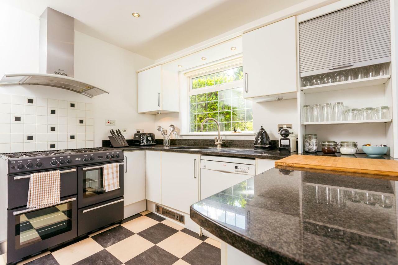 The Queen Edith Place - Lovely 6bdr In Secluded Area Apartment