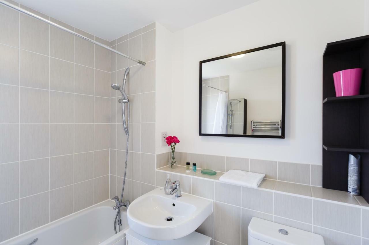 Contemporary Trumpington: Modern With Parking, Terrace & Hospital Proximity *