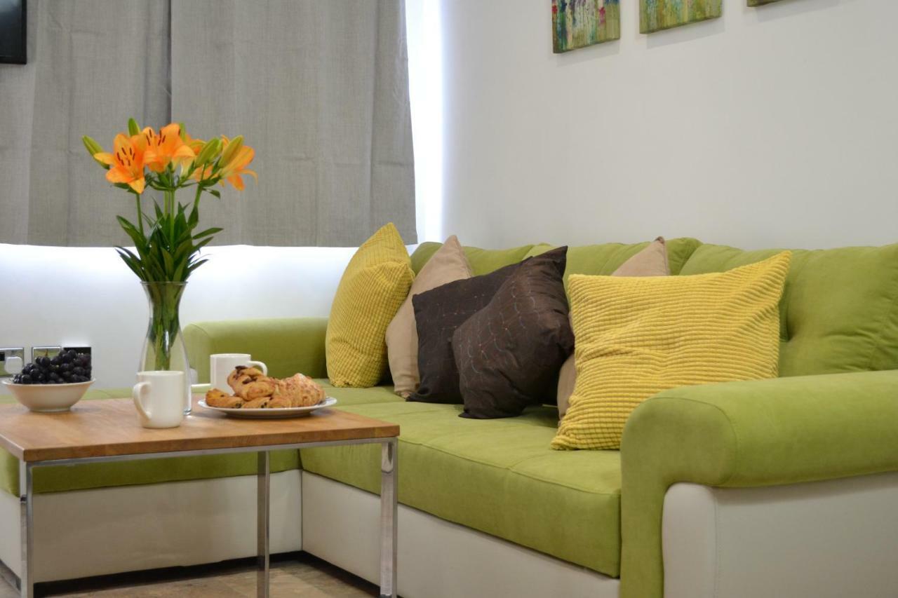 Epicsa - Family & Corporate Mews With Free Parking Apartment