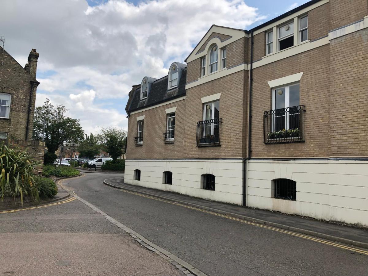 Adam And Eve Street Apartment