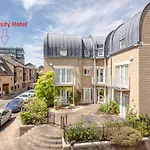 2 Bedroom City Centre Townhouse - With Parking