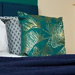 Exquisite Cambridge Abode - Sleeps 6 - Parking