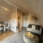 Windmill Glamping Pod With Hot Tub - The Hideaway
