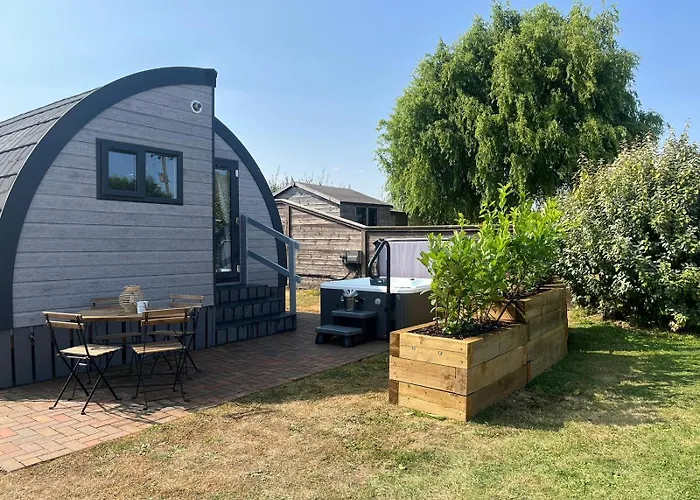 Windmill Glamping Pod With Hot Tub - The Hideaway