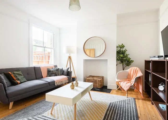 The Magdalene Cottage - Modern & Comfortable 4Bdr Family Home