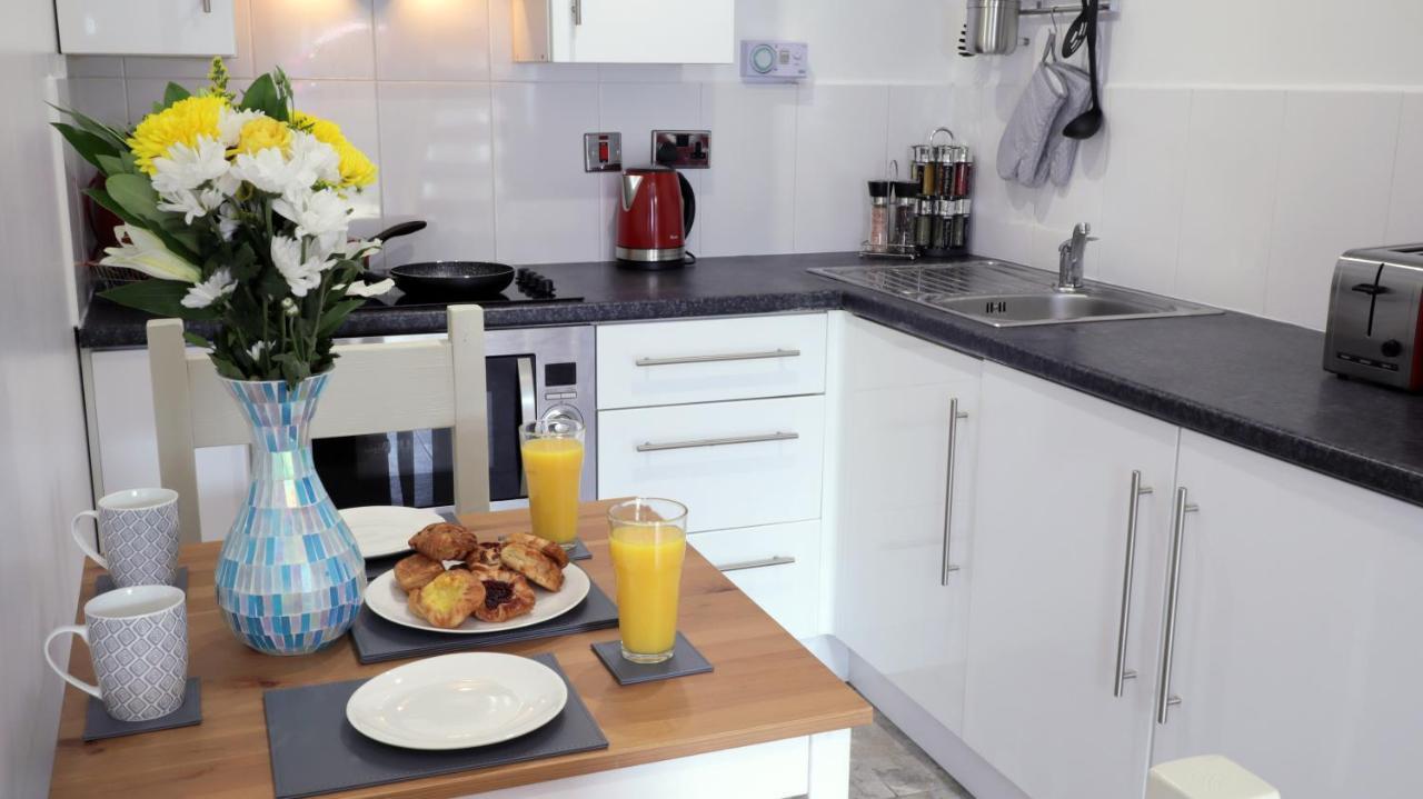 Epicsa - Family & Corporate Mews With Free Parking Apartment *