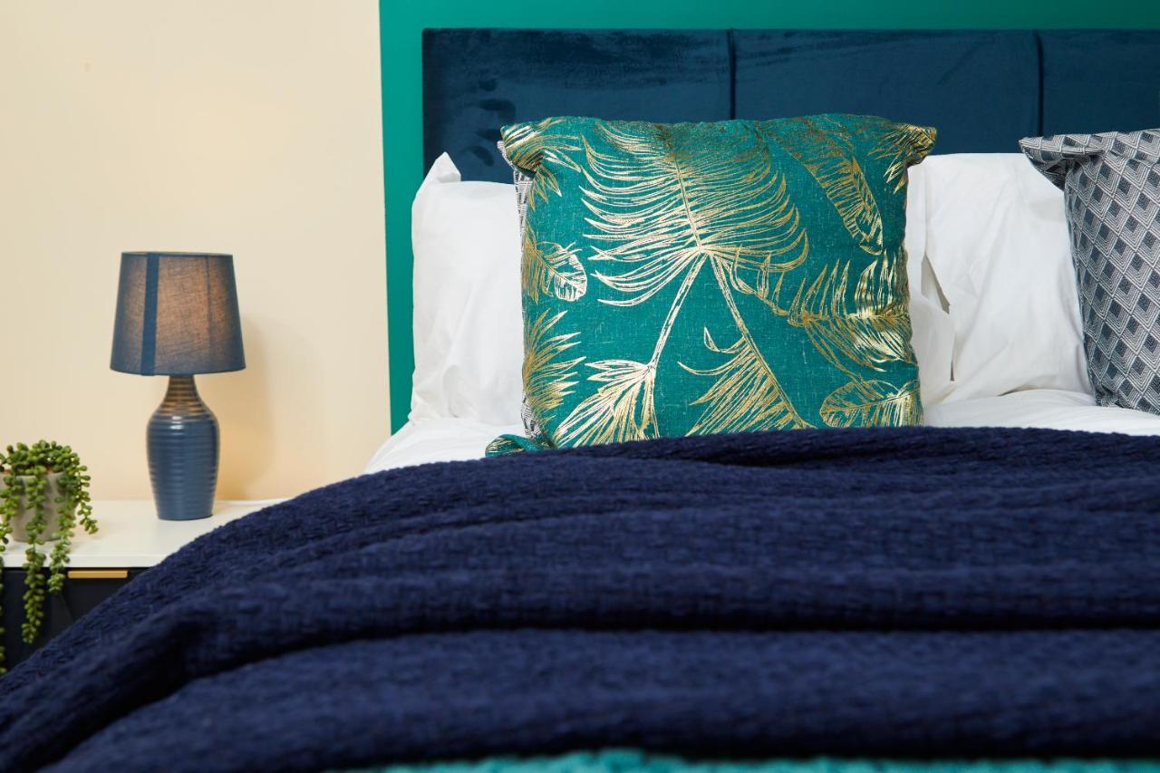 Exquisite Abode - Sleeps 6 - Parking Apartment *