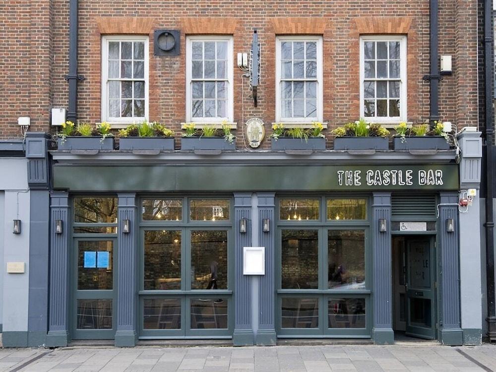 Bed & Breakfast The Castle Bar Only 2*
