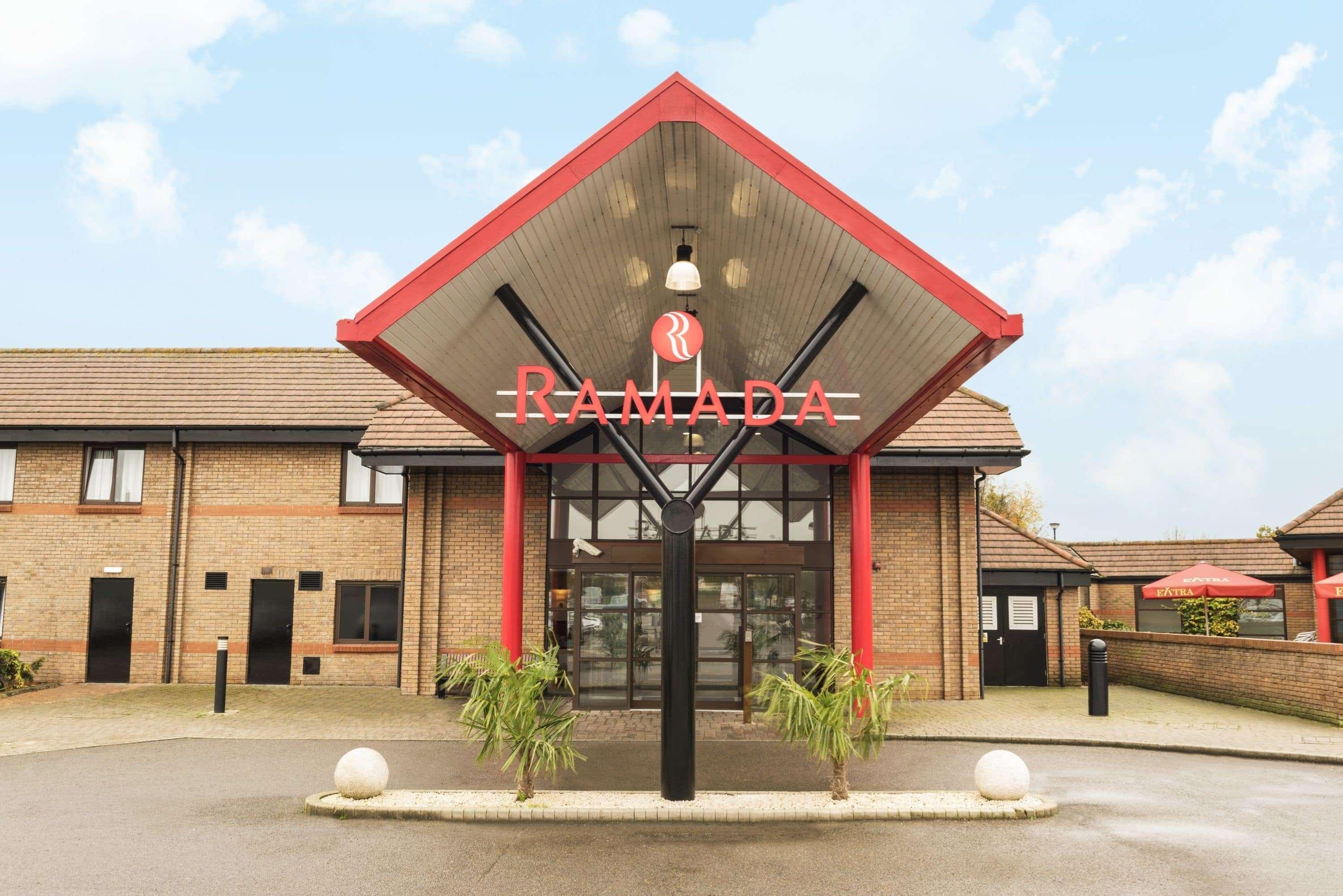 Hotel Ramada By Wyndham Cambridge Fen Drayton