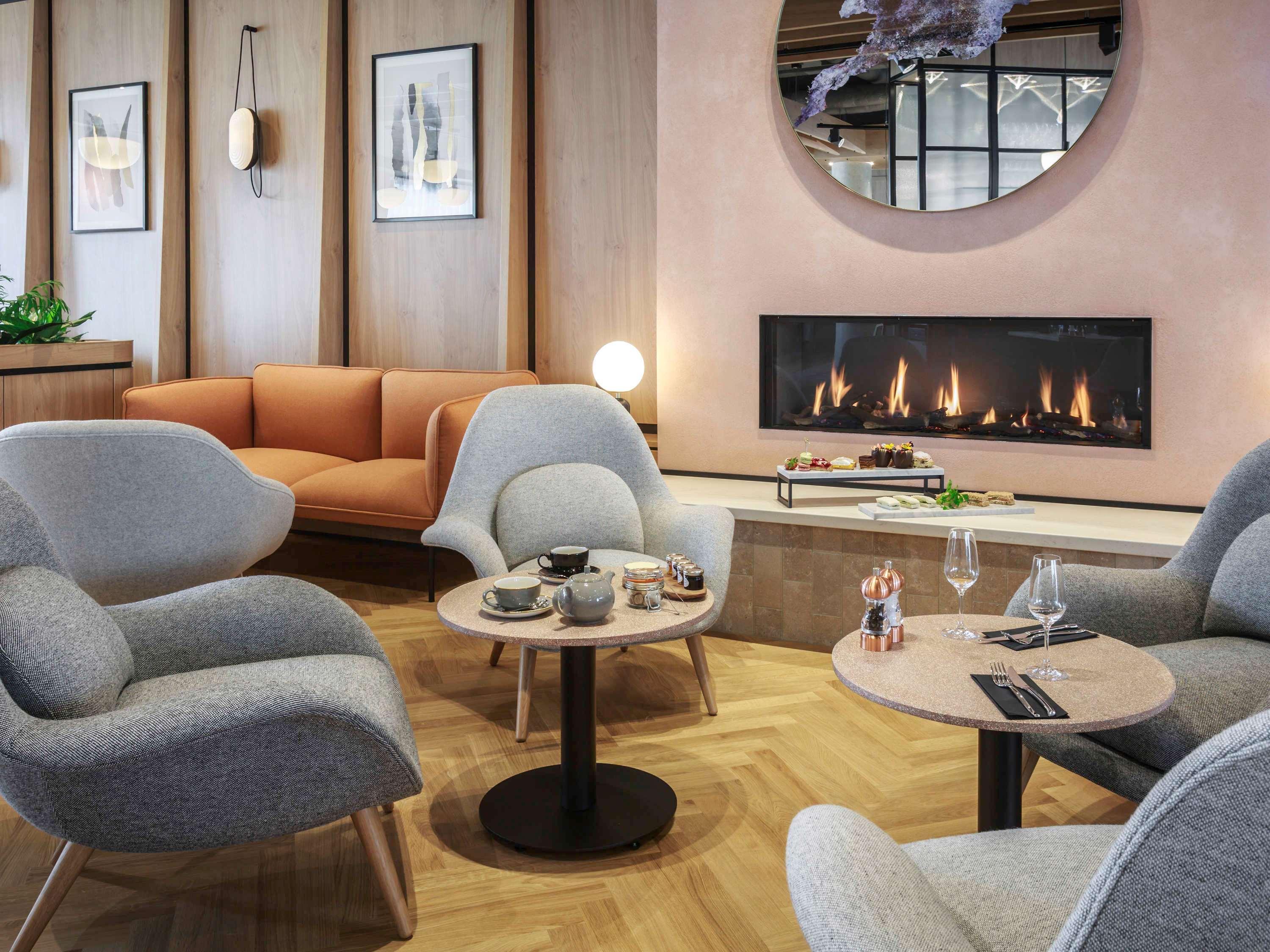 Novotel Cambridge North Hotel 4*