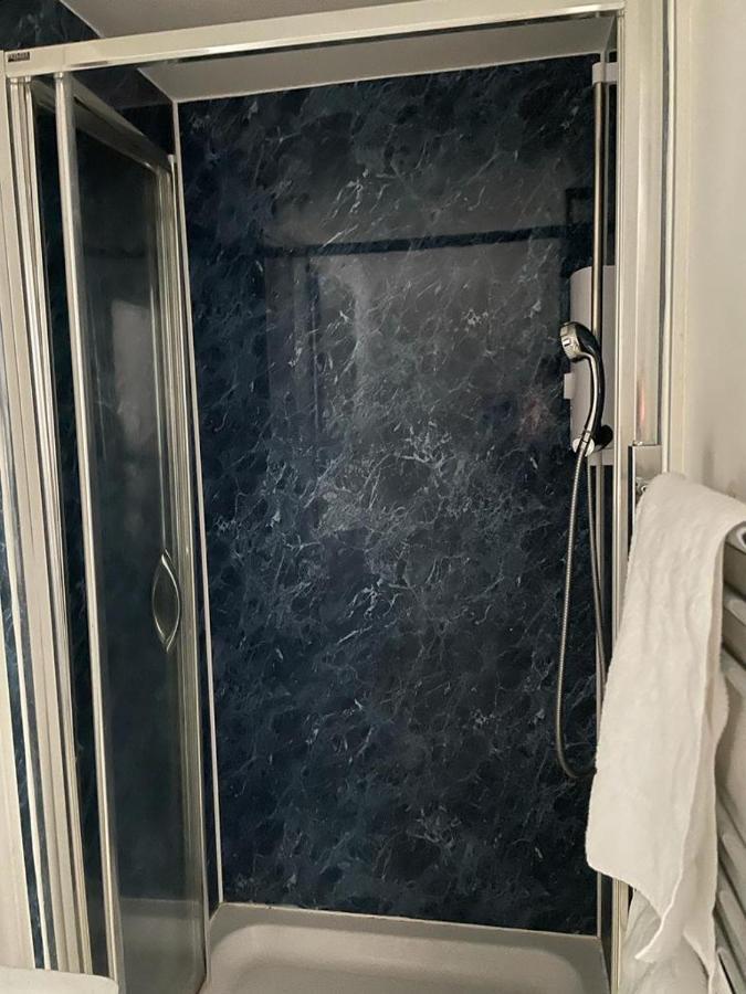 Apartment Koala & Tree - Big Studio At The Heart Of - Short Lets & Serviced *
