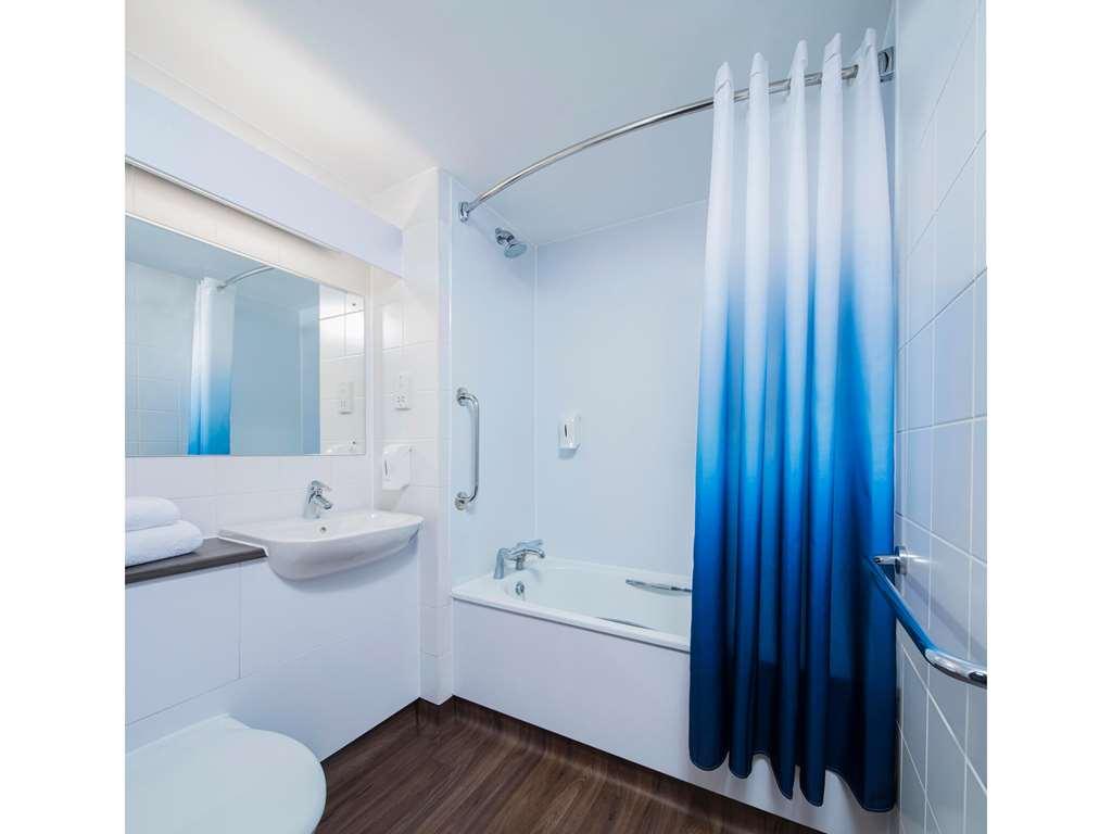 Travelodge Hotel 3*