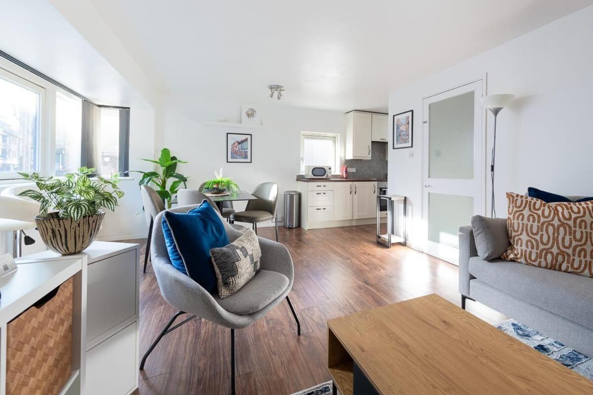 Center,2 Bedroom With Parking
