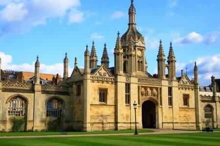Apartment Center,2 Bedroom With Parking Cambridge (Cambridgeshire)