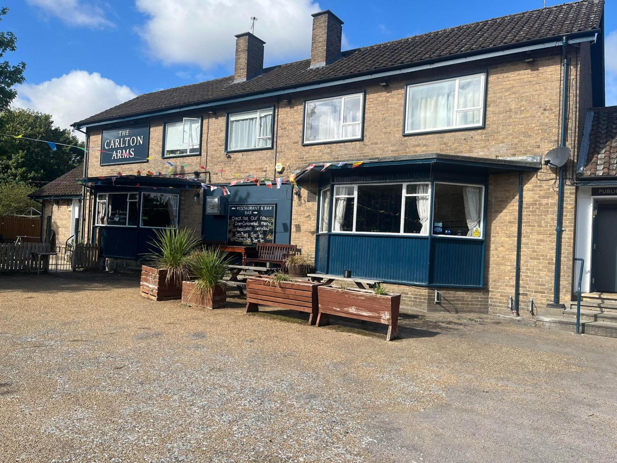The Carlton Arms Pub Homestay *