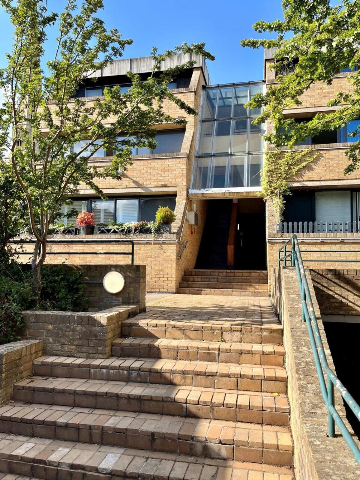 Center,2 Bedroom With Parking Apartment