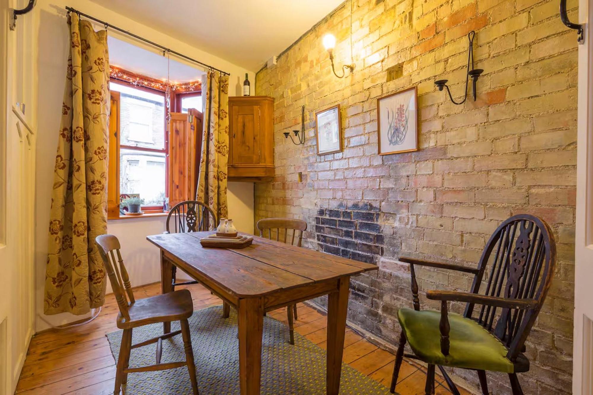 Charming Victorian Terraced House - Very - Homehost *