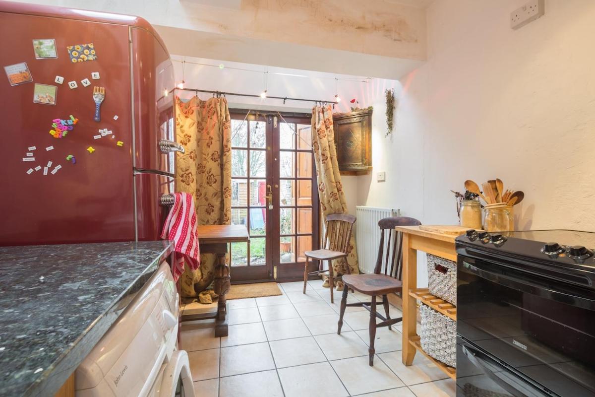 Charming Victorian Terraced House - Very - Homehost Cambridge (Cambridgeshire)