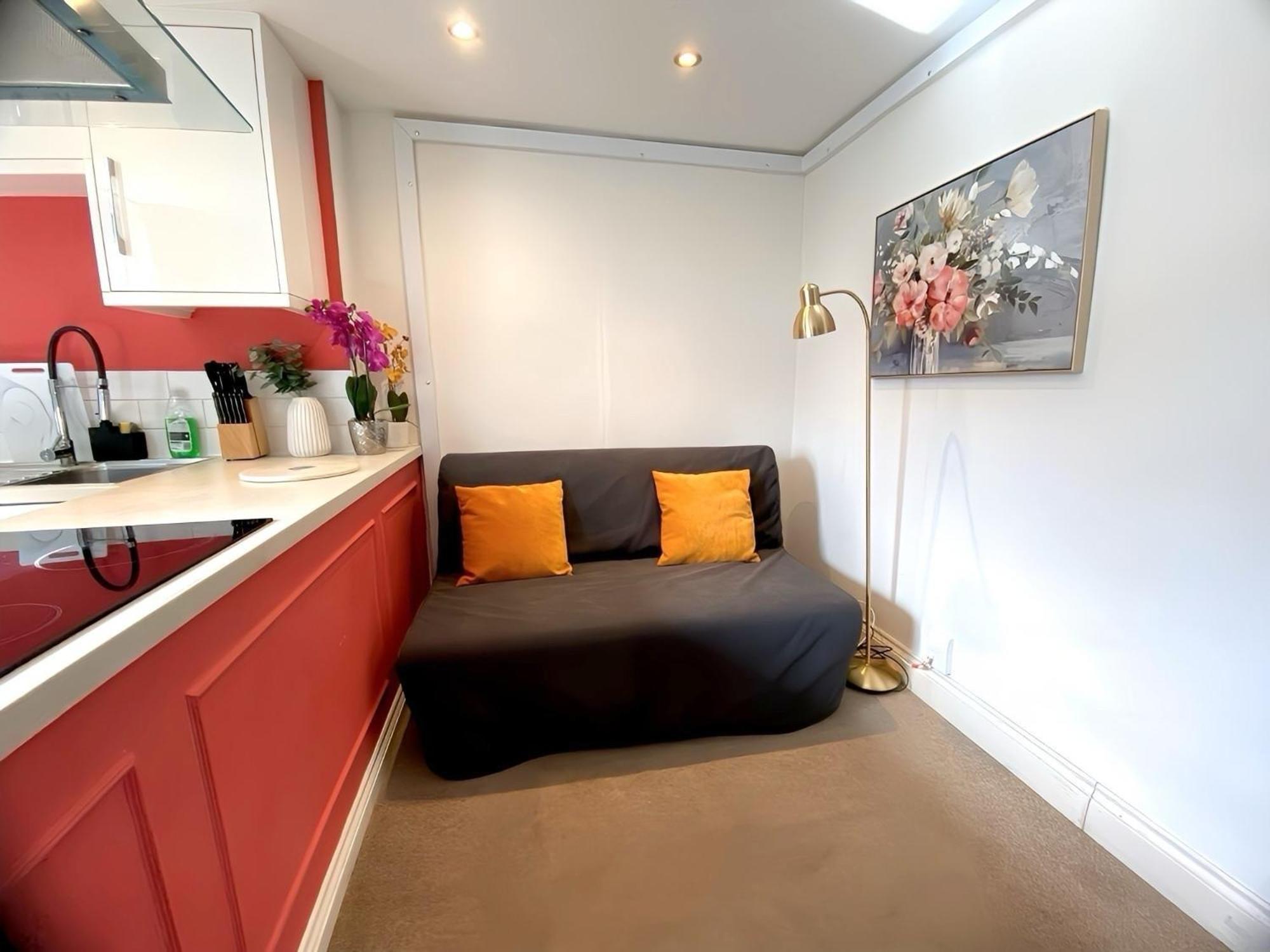 - 2br Super Flats In *