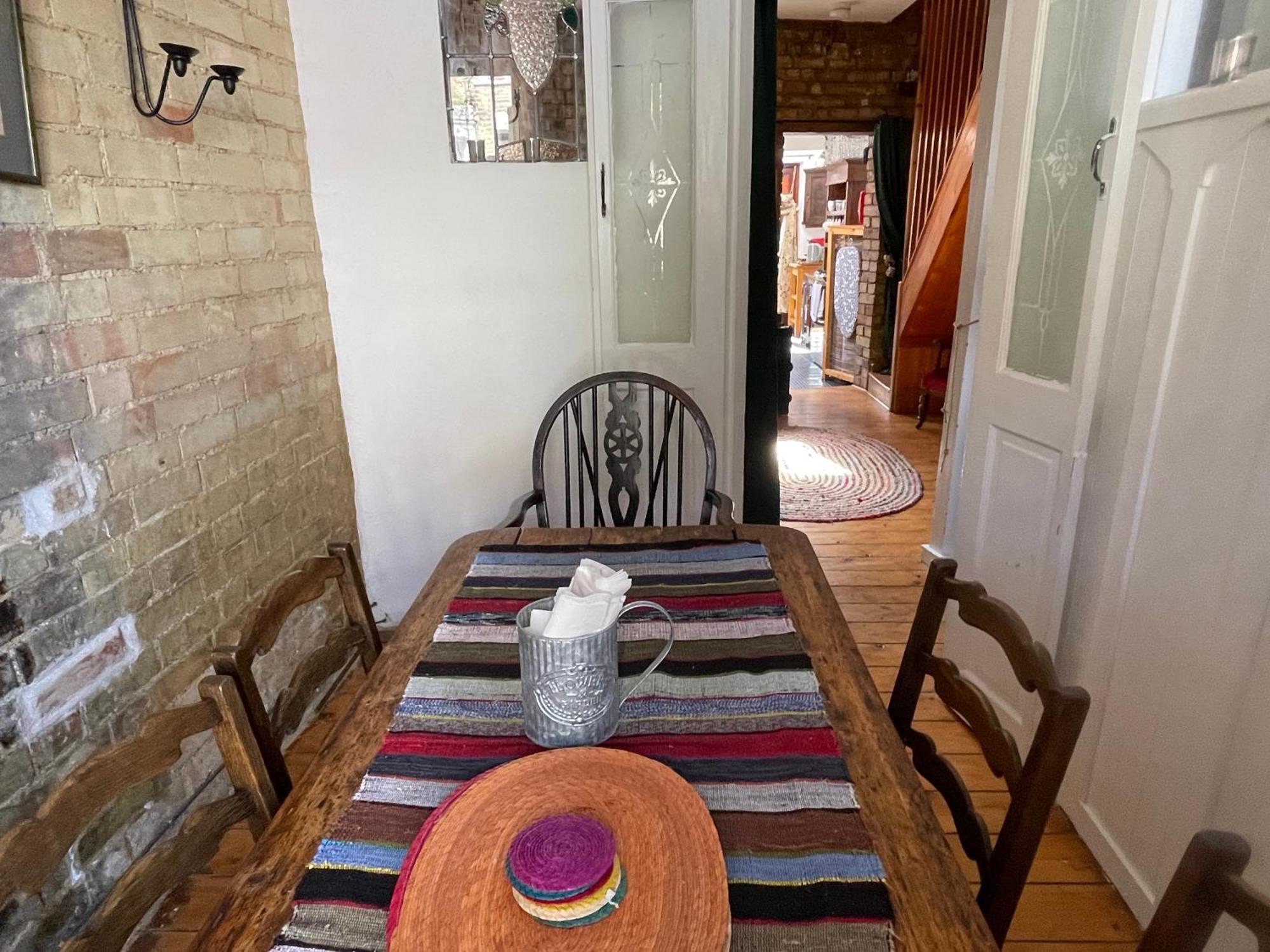 Charming Victorian Terraced House - Very - Homehost Cambridge (Cambridgeshire)