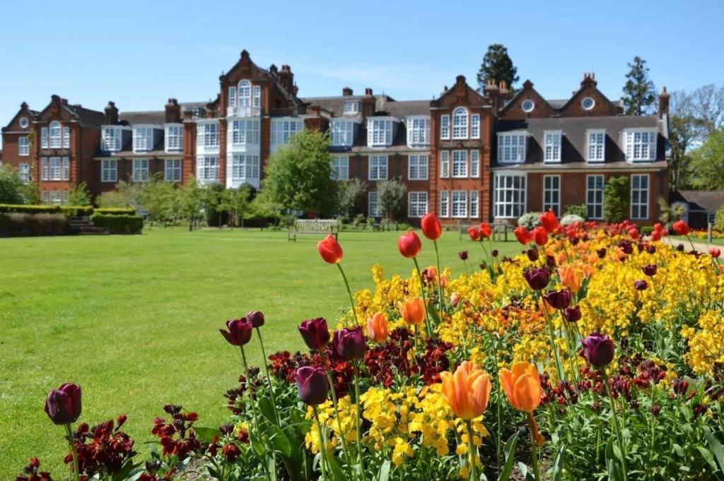 Newnham College - Of * Cambridge (Cambridgeshire)