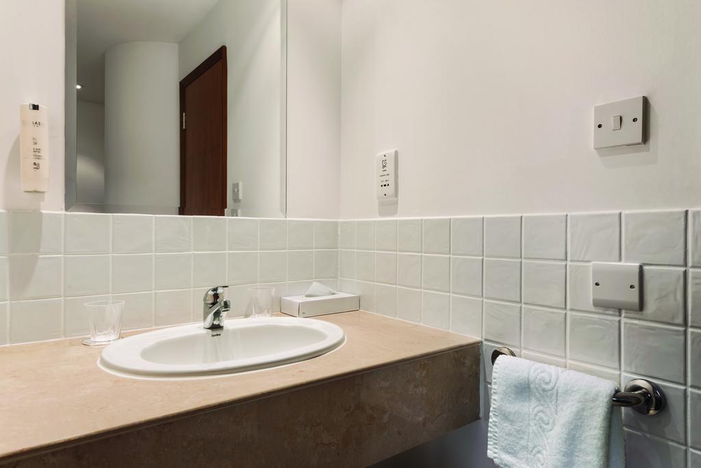 Ramada Cambridge 4*