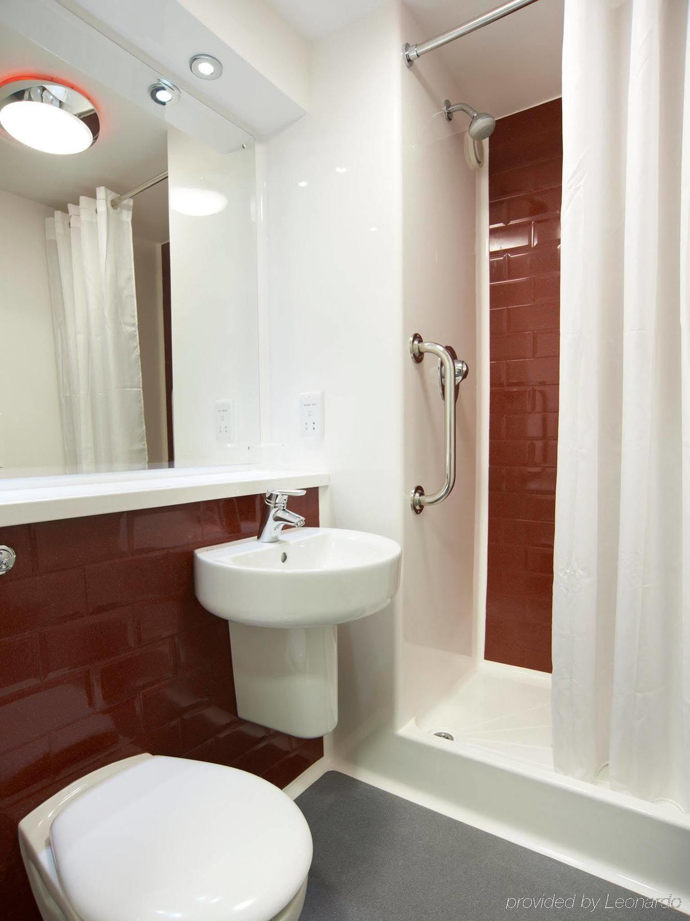 Travelodge Cambridge Orchard Park 3*