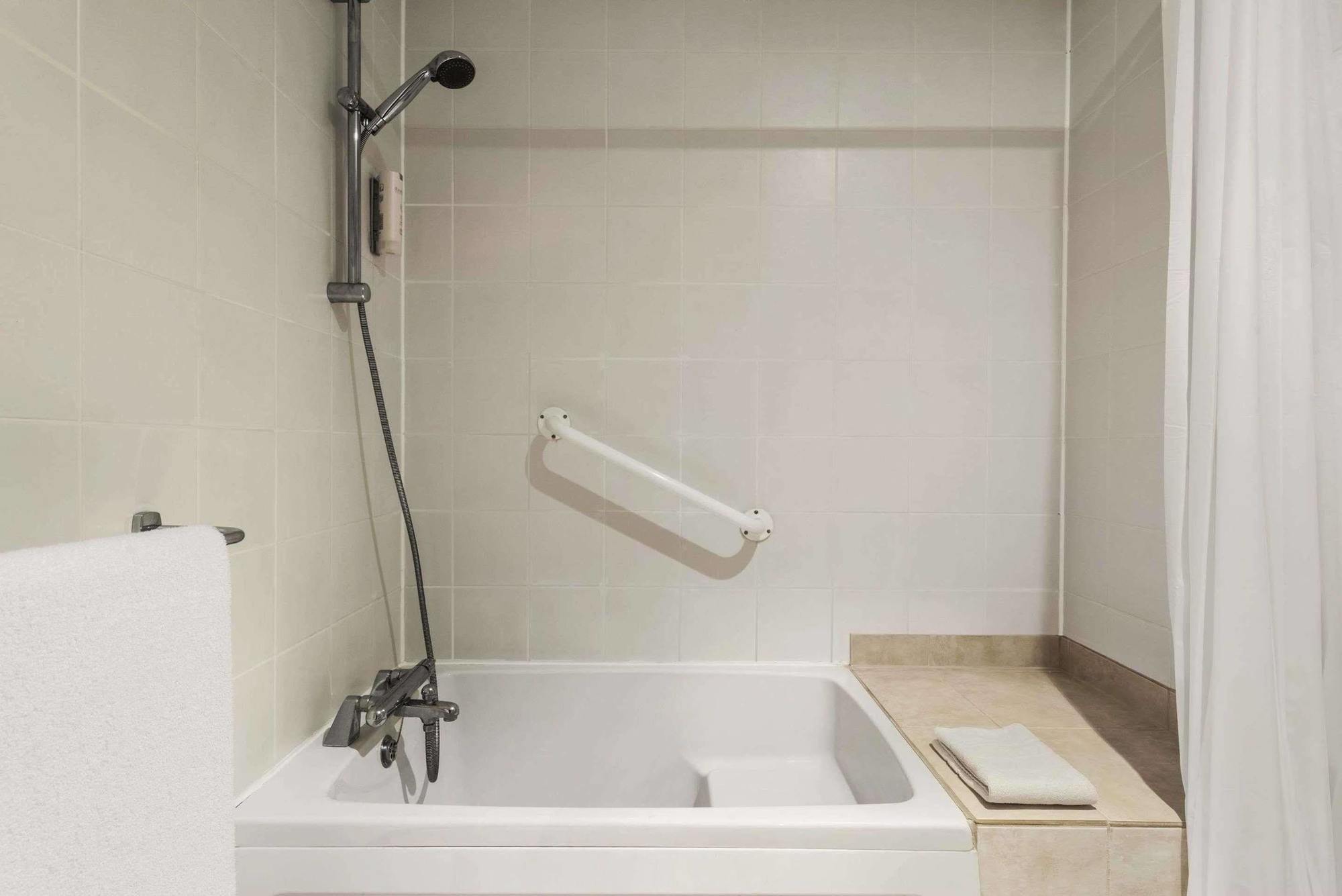Ramada Cambridge Hotel Fen Drayton
