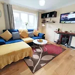 Epicsa - Quiet Bungalow, 3 Bedroom With Parking & Garden