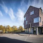 Stunning Central Apt - With Parking