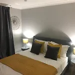 Adam And Eve Street Apartment