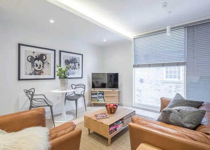 Stunning Central Apt - With Parking
