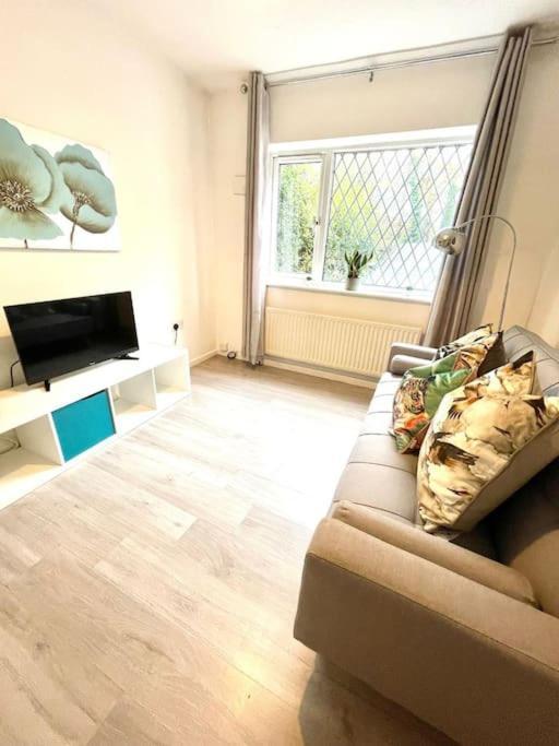 Serene And Cozy 1-bedroom House With Parking *