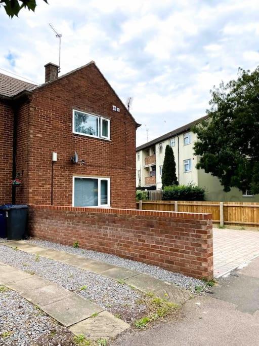 Apartment Modern Flat Near Train Station With Free Parking