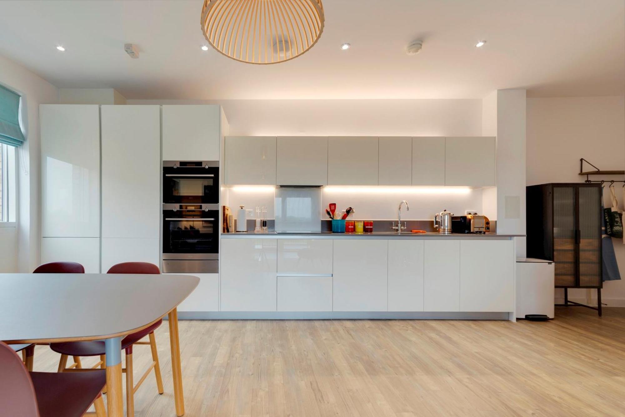Pass The Keys Stunning And Spacious Modern Flat - Own Car Park