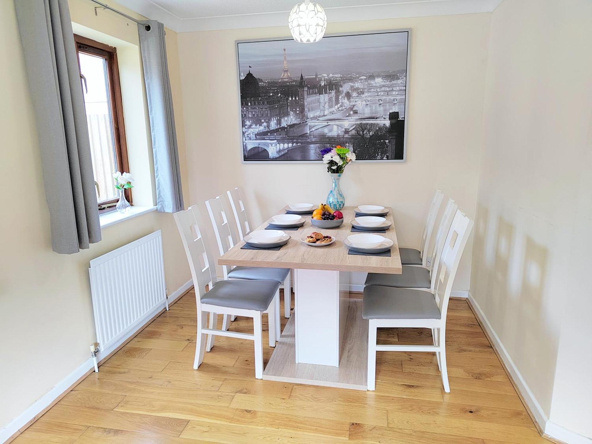 Epicsa - Quiet Bungalow, 3 Bedroom With Parking & Garden Apartment *