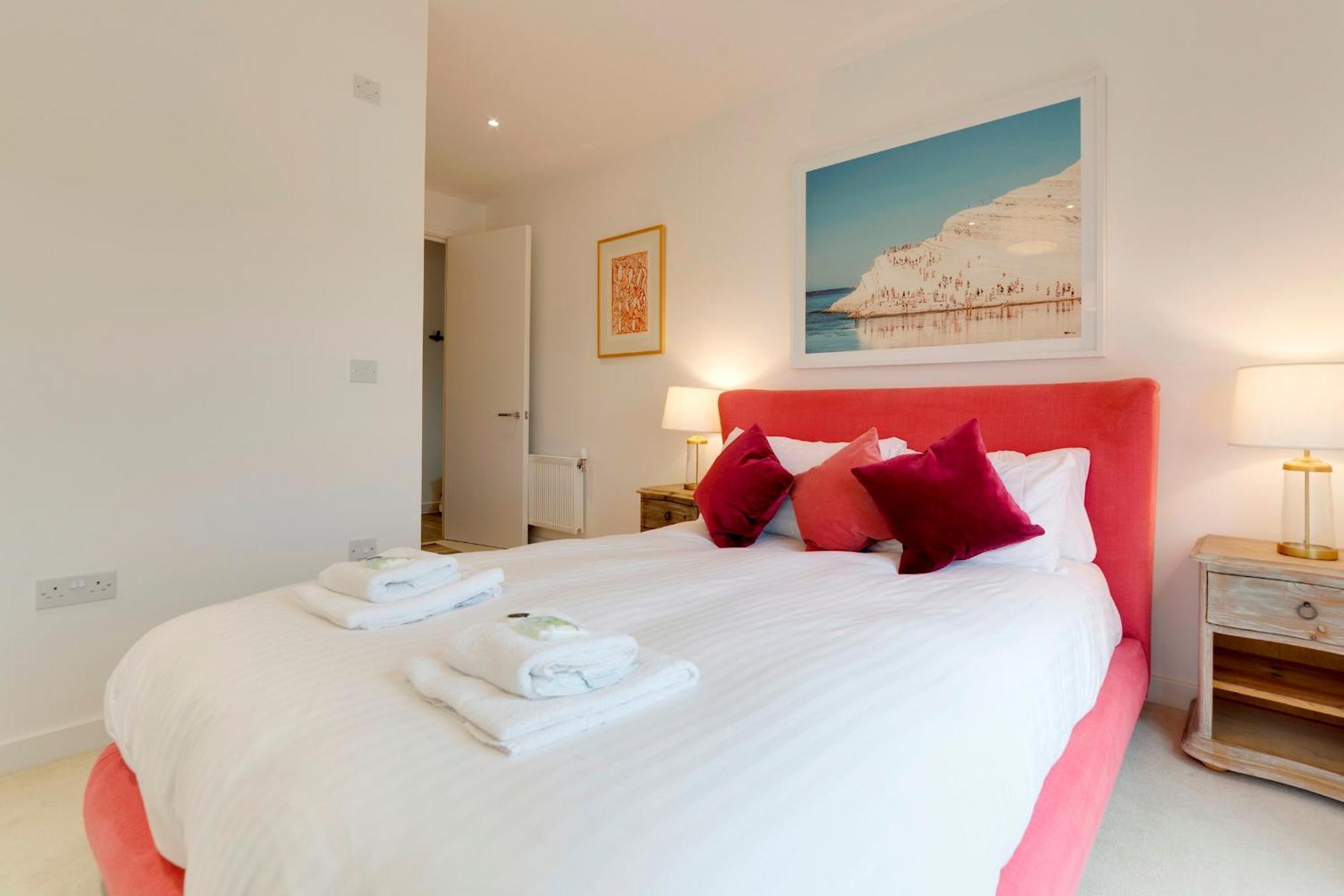 Pass The Keys Stunning And Spacious Modern Flat - Own Car Park Apartment Cambridge (Cambridgeshire)