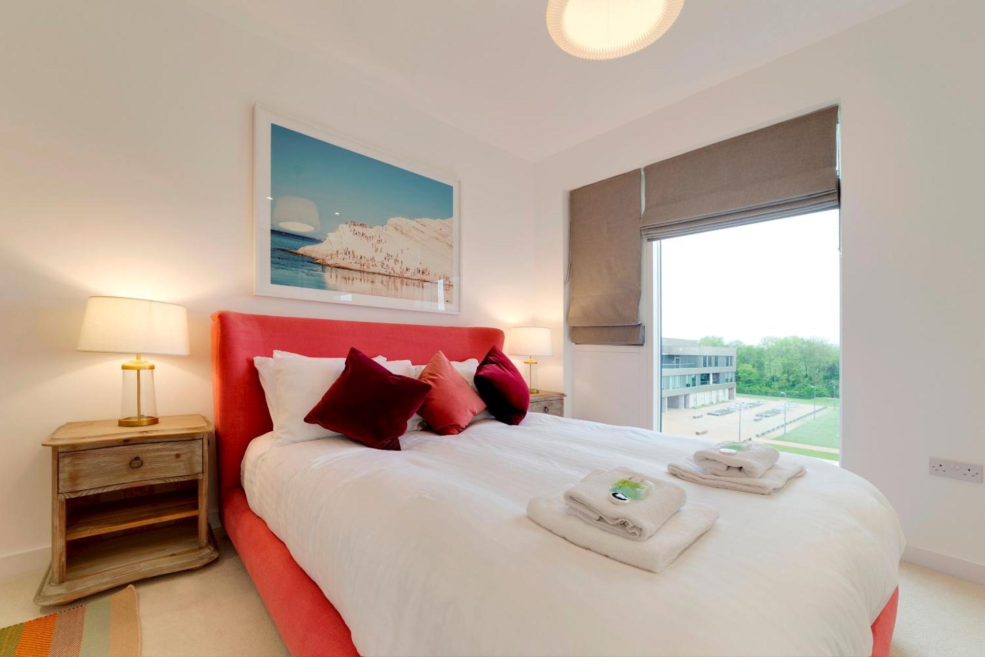 Pass The Keys Stunning And Spacious Modern Flat - Own Car Park Apartment Cambridge (Cambridgeshire)