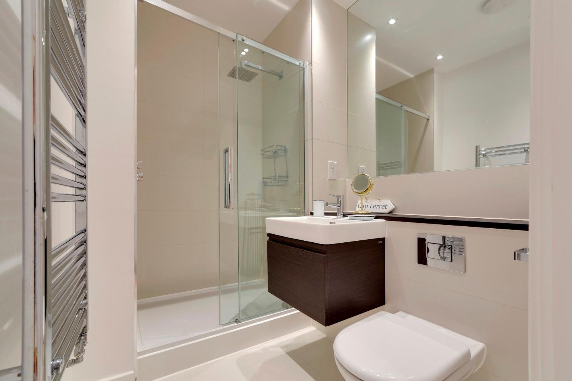 Pass The Keys Stunning And Spacious Modern Flat - Own Car Park Apartment