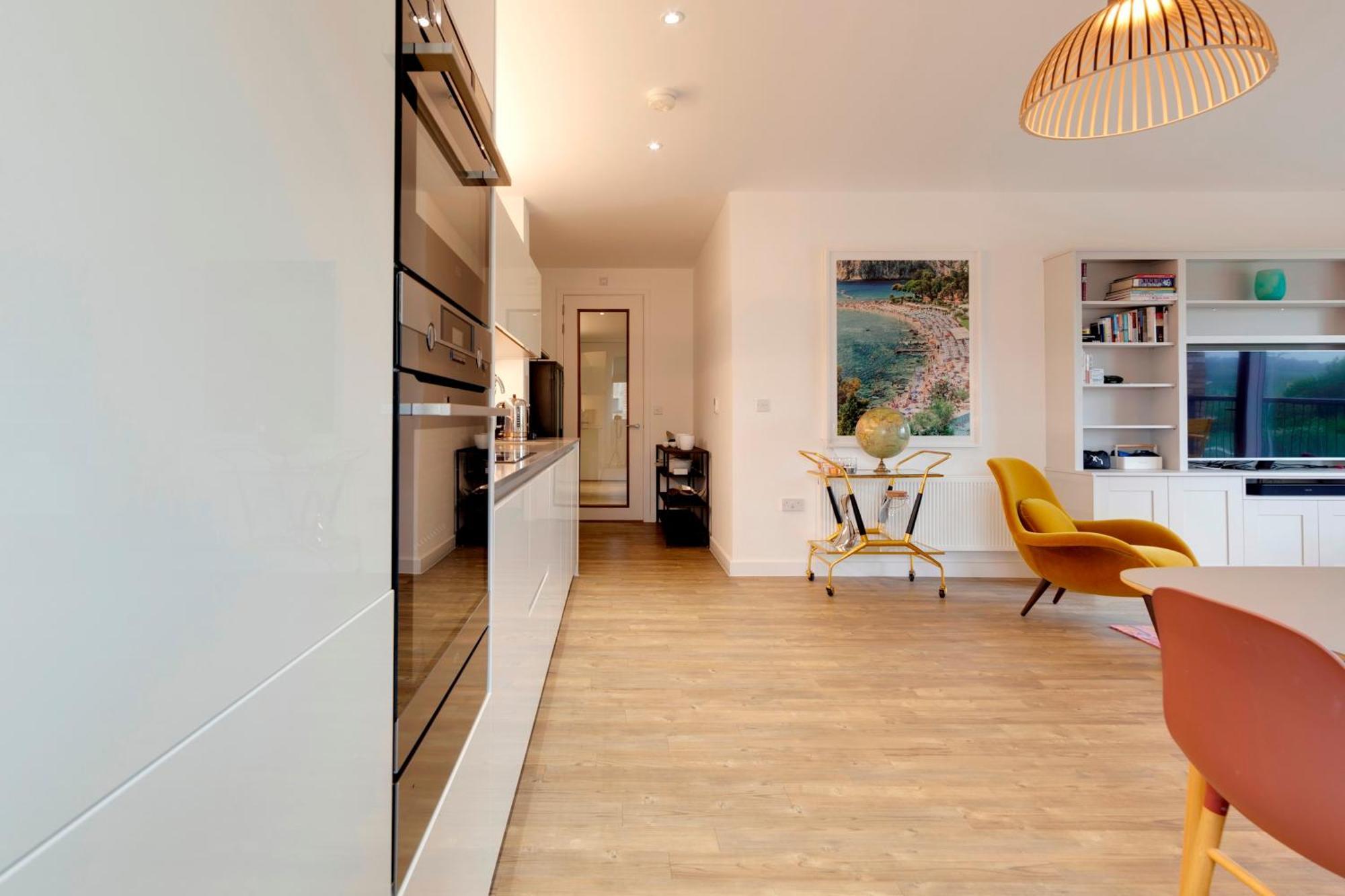Pass The Keys Stunning And Spacious Modern Flat - Own Car Park Apartment *