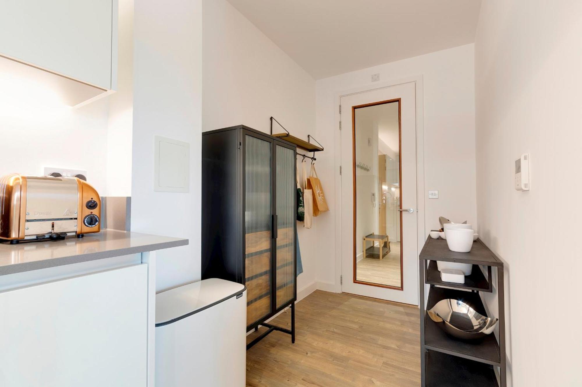 Pass The Keys Stunning And Spacious Modern Flat - Own Car Park *