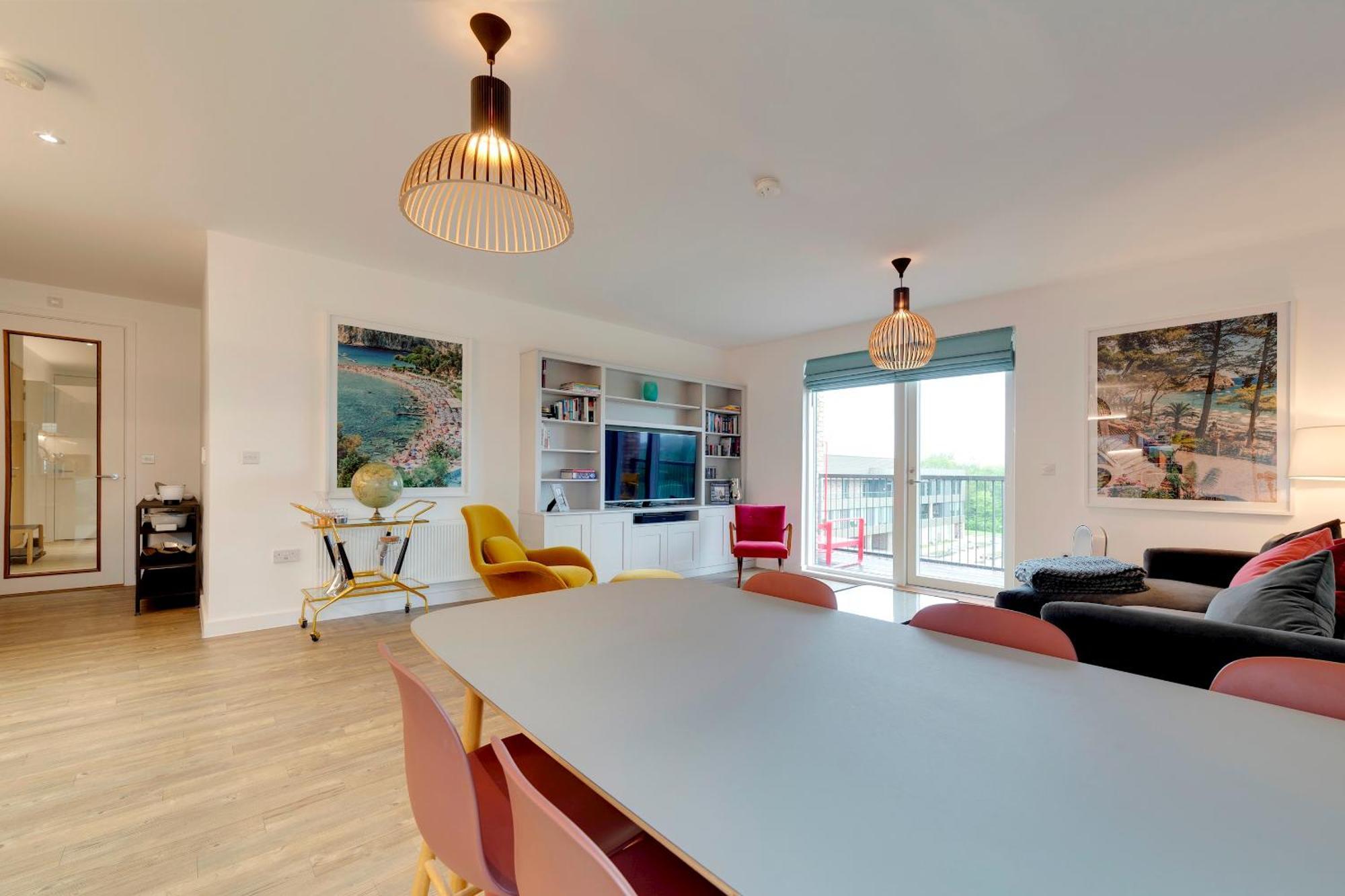 Pass The Keys Stunning And Spacious Modern Flat - Own Car Park Apartment *
