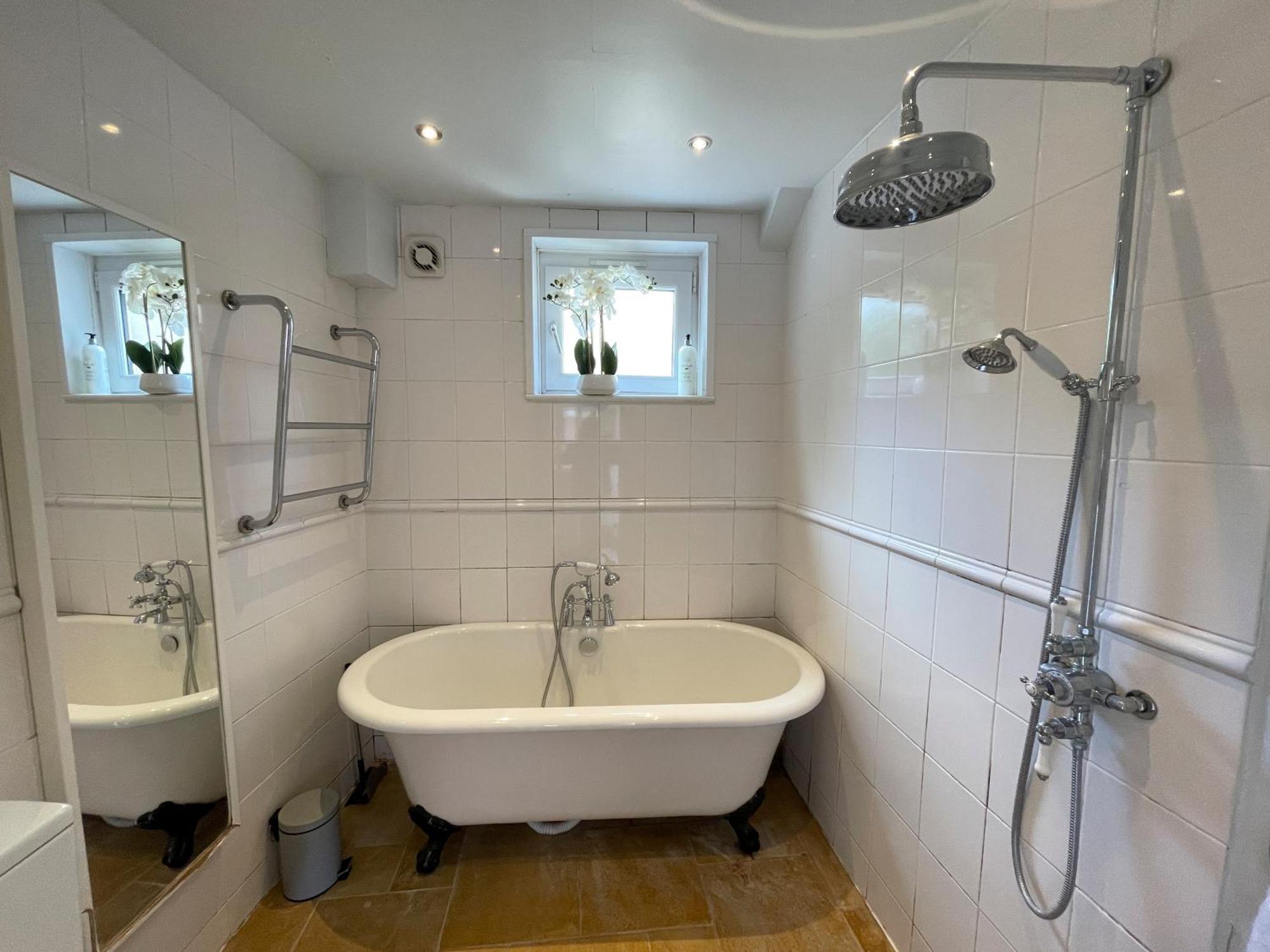 The Holts - Charming 2 Bed Holiday home